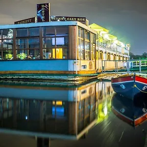 hostel-on-the-river-marta.krakowhotelspoland.com/